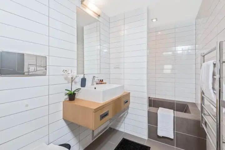 קווינסטאון Luxury Lakeview 2 Bedroom Apartment מראה חיצוני תמונה